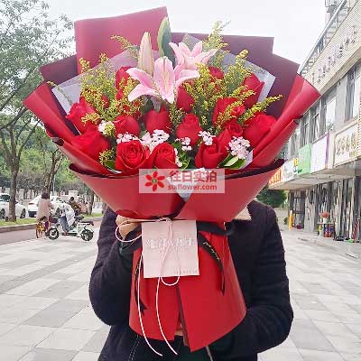 滁州19朵红玫瑰百合，与你幸福前行
