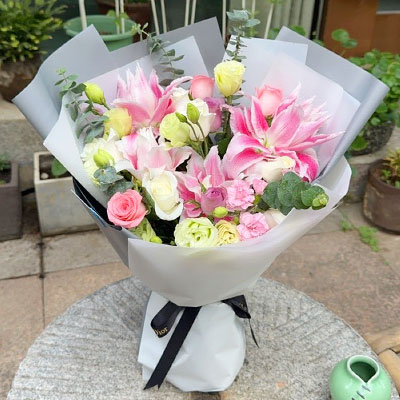滁州9朵玫瑰混搭百合,爱恋纯真无邪